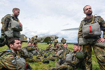 75 anniversario ponte di berlino image 12