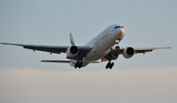 dubai airport spotting 2011 image 24